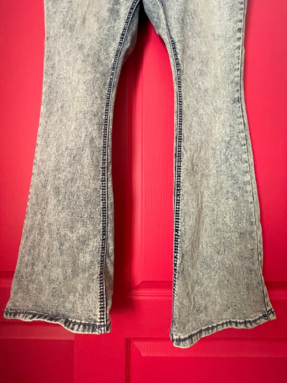 ACID WASH JEANS - Picture 2 of 10